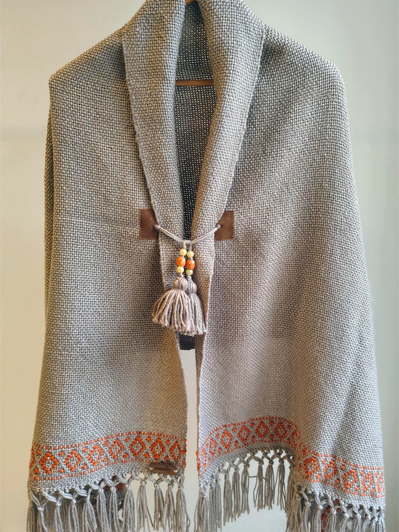 Ponchos tejidos en telar Kuri artesanales